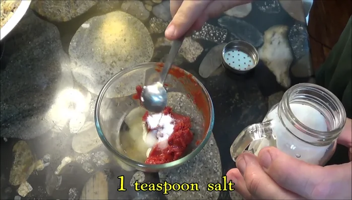 Prepare barbecue sauce with tomato paste, salt, pepper, and cumin (109.7).