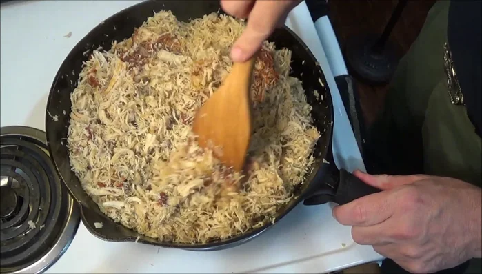 Add sauce and parsley to the chicken mixture; stir-fry until chicken is cooked (155.91).