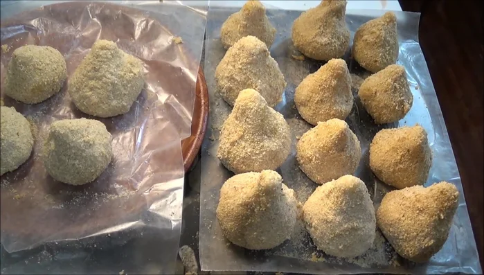 Deep fry in hot oil (about 350°F or hotter) for 3-4 minutes, until golden brown (325.479).